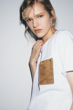 CAMISETA BOLSILLO CONTRASTE / Blanco