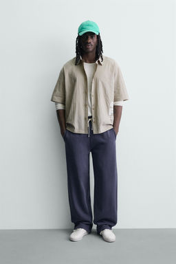 CAMISA CUADROS TEXTOS ESTAMPADOS / Tostado