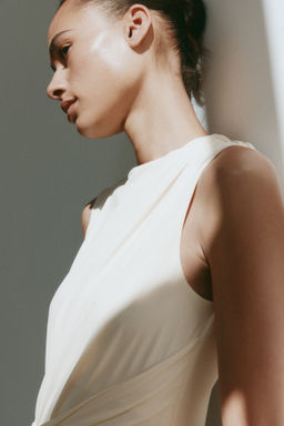Vestido asim?trico con detalle girado - H&m фото 4