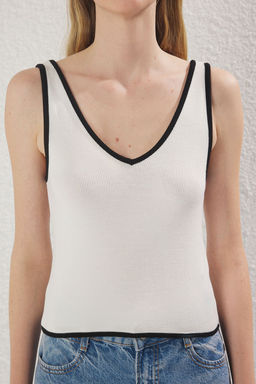 Ekru Crop V Yaka Renk Bloklu Ince Bluz TWOSS25BZ00299