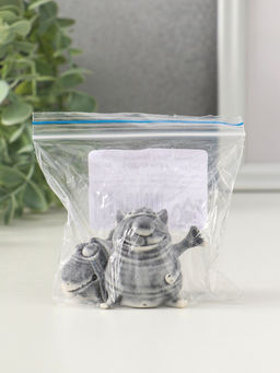 Сувенир "Кот с большой рыбиной" 4,8 см