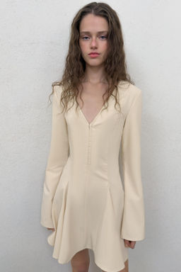 VESTIDO CORTO FALDA VUELO / Arena