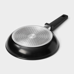 Сковорода Magistro Flame, d=24 см, h=4.7 см, ручка soft-touch, антипригарное покрытие, индукция, кованый алюминий, чёрная фото 6
