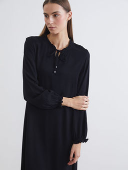 Ba?lamal? Yaka Elbise