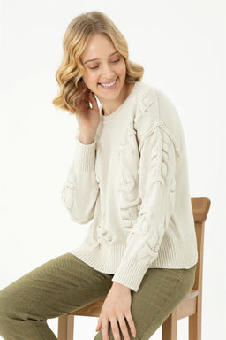 Женский кремовый свитер