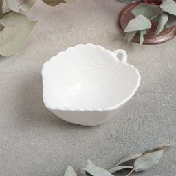 Салатник фарфоровый Magistro Лист, 200 мл, d=10 см, цвет белый