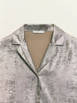 Блузка из блестящей ткани / Zarina