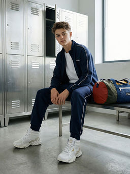 Dik Yaka Erkek ?ocuk E?ofman Tak?m