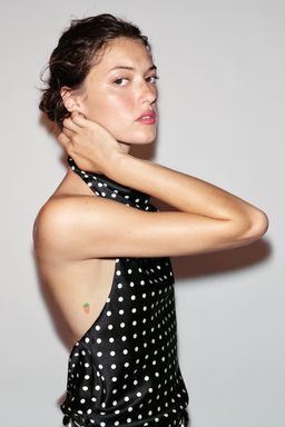 TOP HALTER SATINADO / Negro / Blanco - Zara фото 4