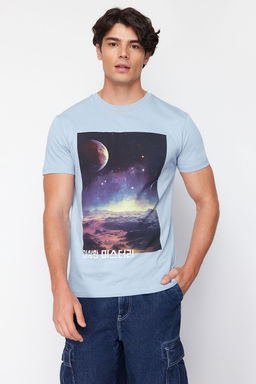TRENDYOL MAN Mavi Galaksi Bask?l? Regular/Normal Kesim Tok Kumas T-shirt TMNSS24TS00204