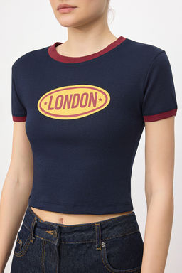 Lacivert Fitted/Vucuda Oturan Bask?l? K?sa Kollu Interlok Orme T-shirt TWOSS26TS00268 - Trendyolmilla фото 3