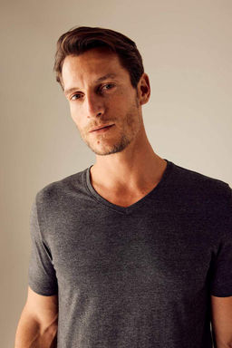 Базовая хлопковая футболка узкого кроя с v-образным вырезом и короткими рукавами - Defacto фото 5