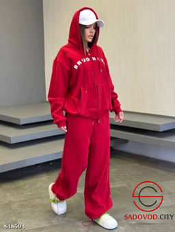 Спортивный женский костюм