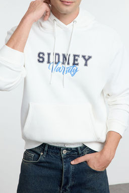 Ekru Oversize/Genis Kesim Yaz? Bask?l? Kapusonlu Sweatshirt TMNAW25SW00078 - Trendyolmilla фото 2