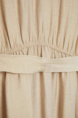 Льняное платье-миди с рубашечным воротником и поясом с короткими рукавами - Defacto фото 10