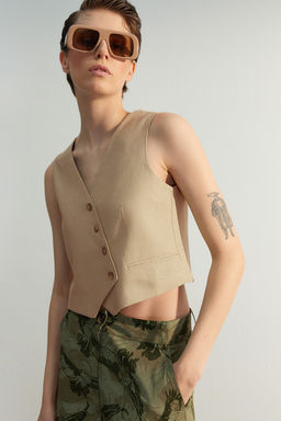Limited Edition Bej Fitted Crop Dokuma Keten Gorunumlu Yelek TWOSS23YE00016