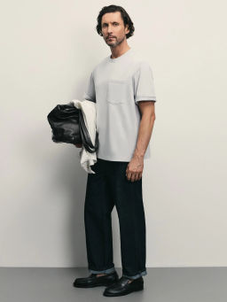 Футболка с карманом relax fit / Zarina