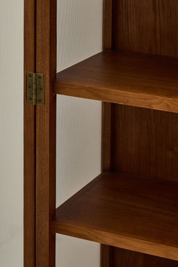 ASH WOOD SIDEBOARD WITH GLASS DOORS - Zara фото 4