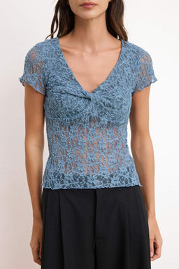 Petrol Fitted/Vucuda Oturan V Yaka Buzgulu/F?rf?rl? Kol K?sa Kollu Dantel Orme Bluz TWOSS26BZ00358 - Trendyolmilla фото 3