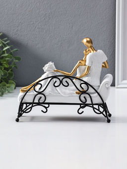 Сувенир полистоун "Парочка лежит на кушетке" бело-золотой 7х21,5х18,5 см