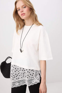 Ekru D_z Oversize/Geni_ Kal_p Puantiyeli Dantel Detayl_ _rme T-Shirt TWOSS26TS00337