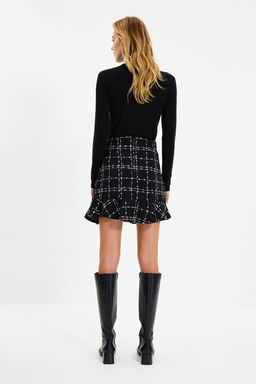 TRENDYOLMILLA Siyah Dugmeli Tuvit Kumas Etek Ucu Volanl? Mini Dokuma Etek TWOAW22ET0155 фото 13