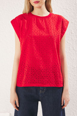 TRENDYOLMILLA K?rm?z? Brode Detayl? Relaxed/Rahat Kal?p Orme T-Shirt TWOSS25TS00089 фото 3