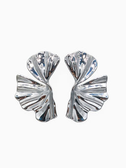 Серьги пластик Лепестки асимметрия, цвет серебро