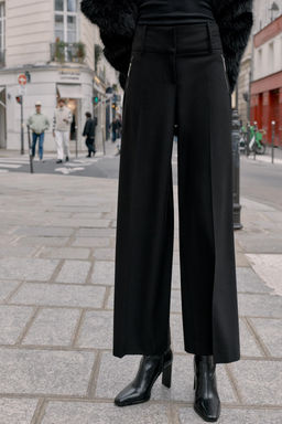 TROUSERS WITH ZIP POCKETS