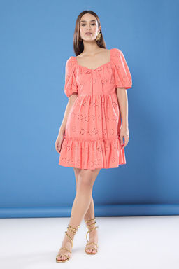 TRENDYOLMILLA Ekru Brode Skater/Belden Ac?lan Balon Kollu Mini Astarl? Dokuma Elbise TWOSS22EL00792