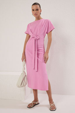 Ac?k Pembe %100 Pamuk Bele Oturan Y?rtmac ve Baglama Detayl? Midi Orme Kalem Elbise TWOSS21EL0404