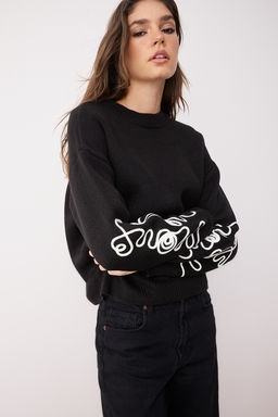 Ekru Oversize/Genis Kal?p Kol Islemeli Triko Kazak TWOAW26KZ00037 - Trendyolmilla фото 14
