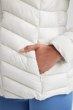 Водоотталкивающая приталенная куртка-пуховик DeFactoFit  фото 8