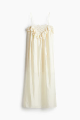 Vestido lencero con ribete de encaje