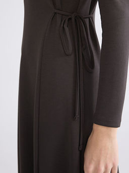 G?mlek Yaka Beli Ba?c?kl? Elbise