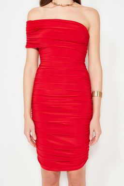 TRENDYOLMILLA K?rm?z? Vucuda Oturan Orme K?sa S?k Abiye Elbise TPRSS22EL2037  фото 4