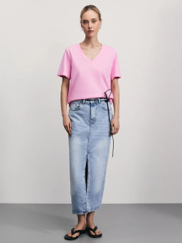 Базовая футболка с V-образным вырезом из хлопка / Zarina  фото 2