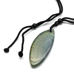 Кулон из агата тонированного рис на шнурке 22*53мм цв.ассорти, 62см