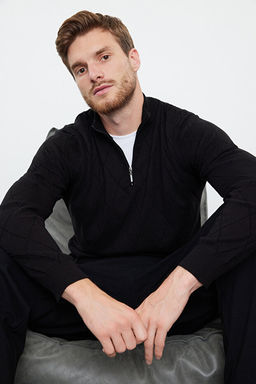 Siyah Slim Fit Pamuklu Yar_m Bal_k__ Fermuarl_ Yaka Smart Triko Kazak TMNAW23KZ00215