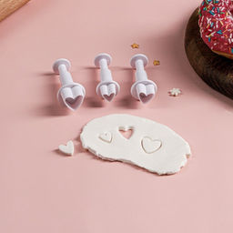 Цена за 3 шт. Плунжеры кондитерские Сердечко, набор 3 шт.: 1.6?1.1 см, 1.4?1 см, 1?1 см, пластик, белые