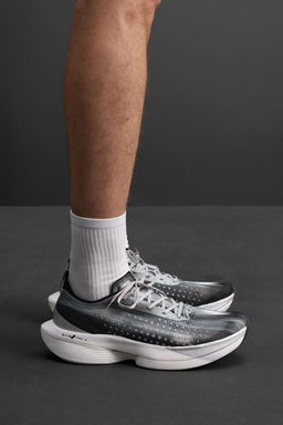 LONG-DISTANCE RUNNING TRAINERS