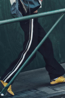 WIDE-LEG TROUSERS WITH SIDE STRIPES - Zara фото 2