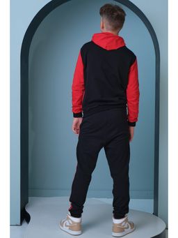 Костюм спортивный