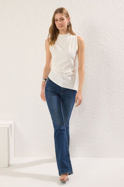 Ekru Buzgu/Drape Detayl? Fitted/Vucuda Oturan Asimetrik Orme Bluz TWOSS25BZ00388