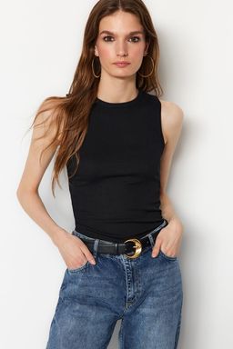 TRENDYOLMILLA Siyah Fitted/Vucuda Oturan Bisiklet Yaka Burumcuk/Dokulu Orme Atlet TWOSS22AL00075