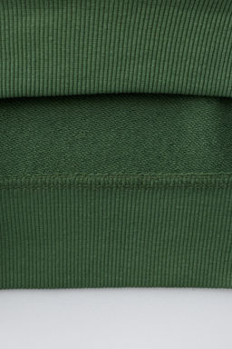 SUDADERA TEXTO RELIEVE / Verde