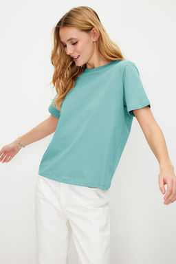 TRENDYOLMILLA Beyaz %100 Pamuk Regular/Normal Kal?p K?sa Kollu Basic Bisiklet Yaka Orme T-Shirt TWOSS23TS00000