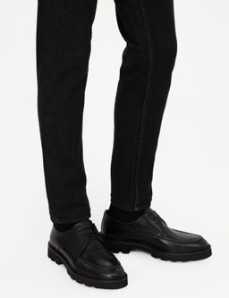 Черные классические туфли