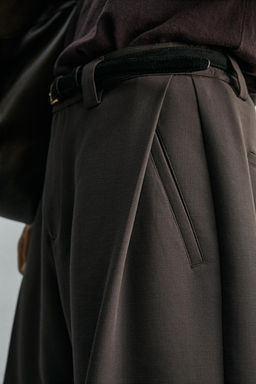 BERMUDA RELAXED FIT PLIEGUES LATERALES / Chocolate - Zara фото 5