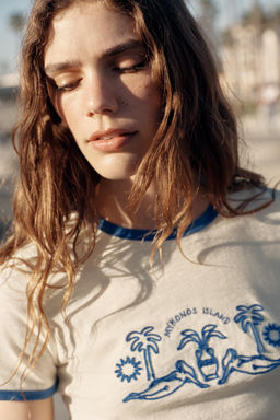 CAMISETA MANGA CORTA BORDADOS / Blanco - Zara фото 3